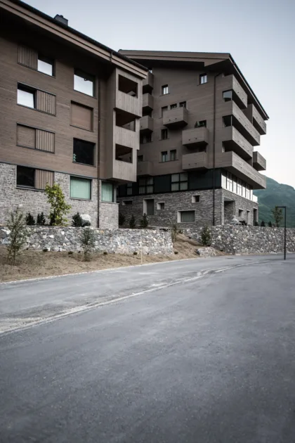 Neubau hirsch andermatt fassade