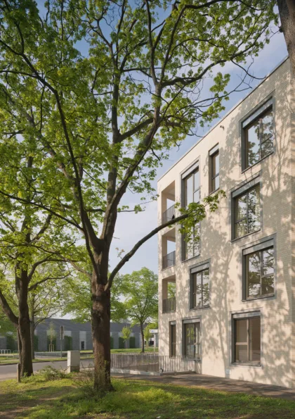 Neubau mosaik eilenriede hannover aussenansicht baeume