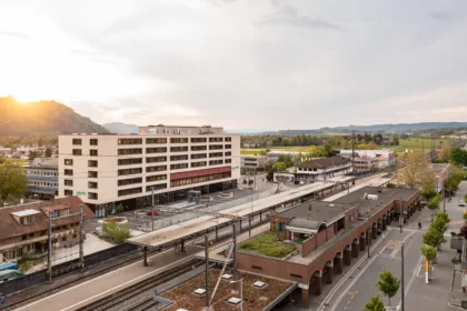 Neubau senevita muensingen aussenansicht bahnhof